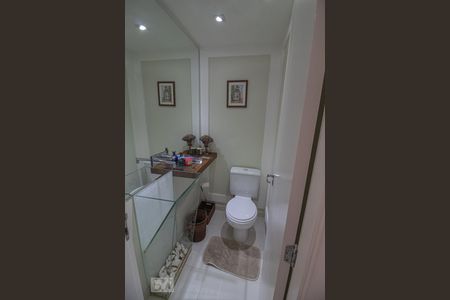 Apartamento para alugar com 154m², 3 quartos e 2 vagas Apartamento para alugar com 154m², 3 quartos e 2 vagasLavabo