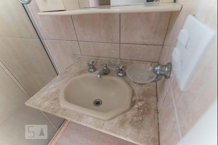Apartamento à venda com 74m², 2 quartos e 1 vaga Apartamento à venda com 74m², 2 quartos e 1 vagaBanheiro social