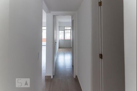 Corredor  de apartamento à venda com 2 quartos, 74m² em Grajau, Rio de Janeiro
