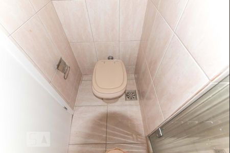 Apartamento à venda com 74m², 2 quartos e 1 vaga Apartamento à venda com 74m², 2 quartos e 1 vagaBanheiro social