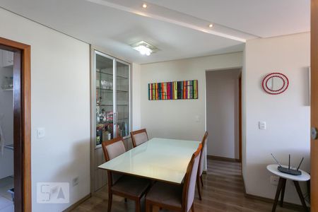 Sala de apartamento à venda com 4 quartos, 120m² em Ana Lúcia, Belo Horizonte