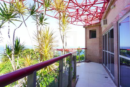 Casa de condomínio à venda com 1360m², 5 quartos e 5 vagas Casa de condomínio à venda com 1360m², 5 quartos e 5 vagasVaranda dos Quartos