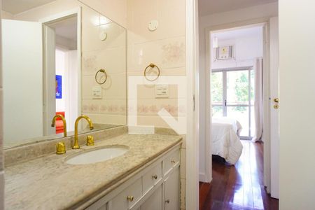 Casa de condomínio à venda com 1360m², 5 quartos e 5 vagas Casa de condomínio à venda com 1360m², 5 quartos e 5 vagasBanheiro Social