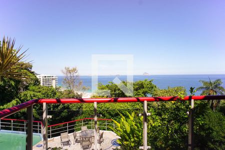 Casa de condomínio à venda com 1360m², 5 quartos e 5 vagas Casa de condomínio à venda com 1360m², 5 quartos e 5 vagasVaranda dos Quartos