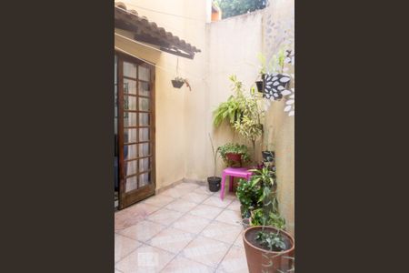 Casa de condomínio à venda com 95m², 3 quartos e 2 vagasQuintal