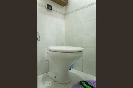 Casa de condomínio à venda com 95m², 3 quartos e 2 vagasLavabo