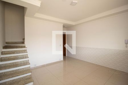 Sala de casa para alugar com 2 quartos, 89m² em Vila Palmeiras, São Paulo