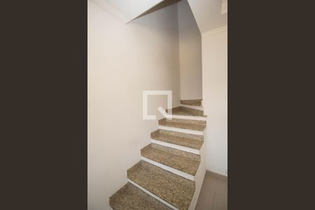 Escada de casa para alugar com 2 quartos, 89m² em Vila Palmeiras, São Paulo