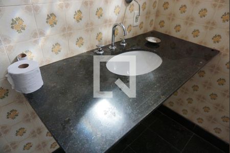 Casa para alugar com 300m², 3 quartos e 3 vagasBanheiro Corredor