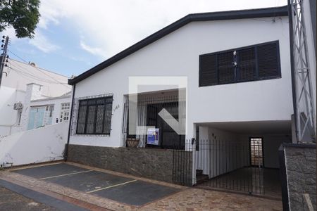 Casa para alugar com 300m², 3 quartos e 3 vagasFachada