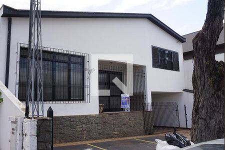 Casa para alugar com 300m², 3 quartos e 3 vagasFachada