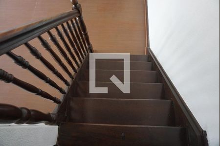 Casa para alugar com 300m², 3 quartos e 3 vagasEscada da Suite