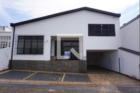 Casa para alugar com 300m², 3 quartos e 3 vagasFachada