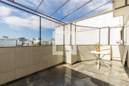 Apartamento à venda com 185m², 3 quartos e 2 vagasVaranda (Fundos)