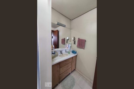 Apartamento à venda com 189m², 3 quartos e 2 vagas Apartamento à venda com 189m², 3 quartos e 2 vagasBanheiro 2