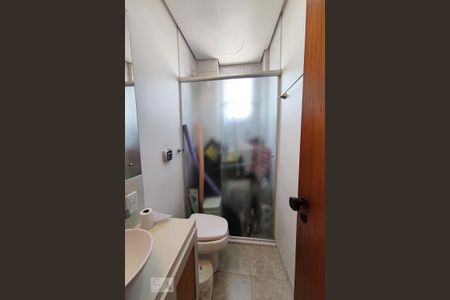 Apartamento à venda com 189m², 3 quartos e 2 vagas Apartamento à venda com 189m², 3 quartos e 2 vagasBanheiro de Serviço