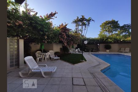 Apartamento à venda com 189m², 3 quartos e 2 vagas Apartamento à venda com 189m², 3 quartos e 2 vagasÁrea verde da piscina