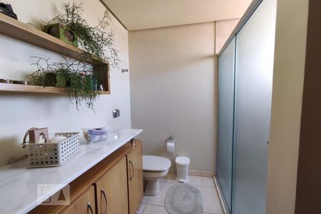 Apartamento à venda com 189m², 3 quartos e 2 vagas Apartamento à venda com 189m², 3 quartos e 2 vagasBanheiro 2