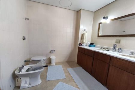 Apartamento à venda com 189m², 3 quartos e 2 vagas Apartamento à venda com 189m², 3 quartos e 2 vagasBanheiro da Suíte