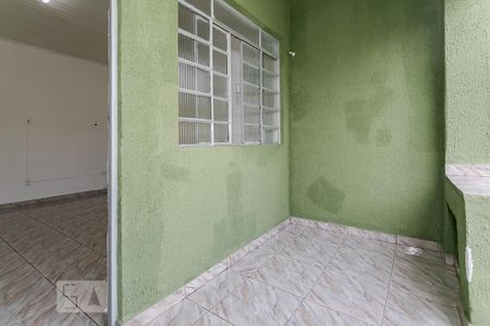 Entrada de casa para alugar com 2 quartos, 70m² em Vila Lavínia, Mogi das Cruzes