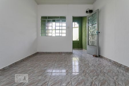 Sala de casa para alugar com 2 quartos, 70m² em Vila Lavínia, Mogi das Cruzes