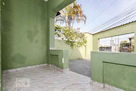 Entrada de casa para alugar com 2 quartos, 70m² em Vila Lavínia, Mogi das Cruzes