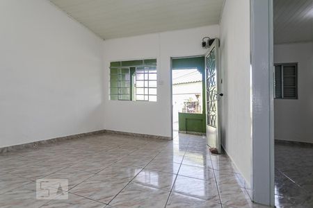 Sala de casa para alugar com 2 quartos, 70m² em Vila Lavínia, Mogi das Cruzes