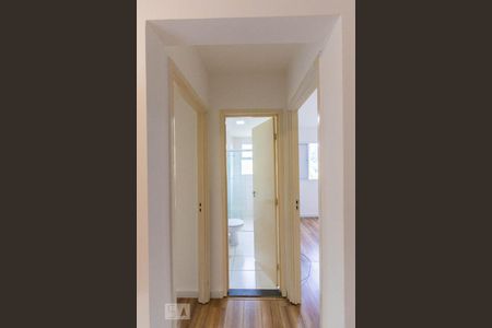 Corredor Quartos e Banheiro de apartamento para alugar com 2 quartos, 63m² em Cemucam, Cotia