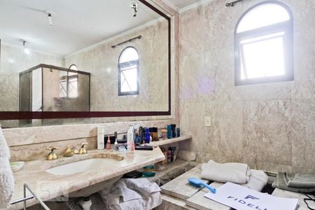 Apartamento à venda com 260m², 5 quartos e 3 vagasBanheiro da Suíte 3