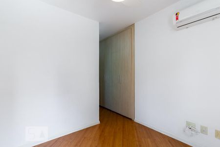 Suite de apartamento para alugar com 3 quartos, 100m² em Vila Olímpia, São Paulo