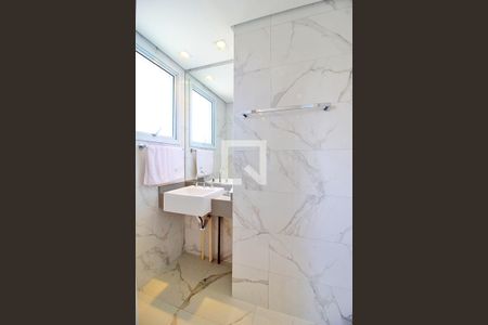 Apartamento para alugar com 180m², 3 quartos e 4 vagasBanheiro da Suíte 2