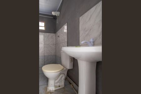 Banheiro de casa para alugar com 1 quarto, 23m² em Aberta dos Morros, Porto Alegre