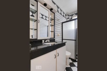 Banheiro de apartamento à venda com 2 quartos, 80m² em Passo D’areia, Porto Alegre