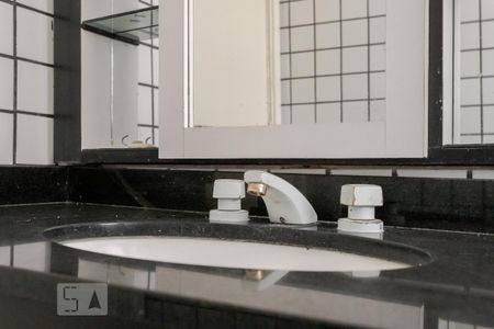 Apartamento à venda com 80m², 2 quartos e sem vagaBanheiro