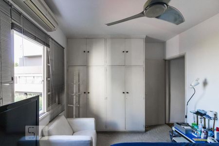 Casa à venda com 187m², 4 quartos e 2 vagas Casa à venda com 187m², 4 quartos e 2 vagasQuarto