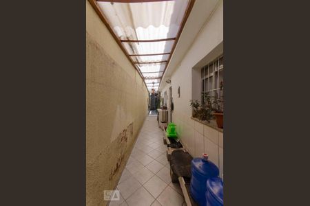 Casa à venda com 235m², 5 quartos e 2 vagas Casa à venda com 235m², 5 quartos e 2 vagasCorredor Lateral