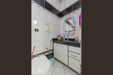 Casa à venda com 235m², 5 quartos e 2 vagas Casa à venda com 235m², 5 quartos e 2 vagasBanheiro Suíte