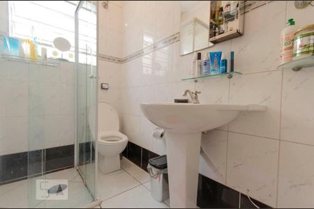 Casa à venda com 235m², 5 quartos e 2 vagas Casa à venda com 235m², 5 quartos e 2 vagasBanheiro