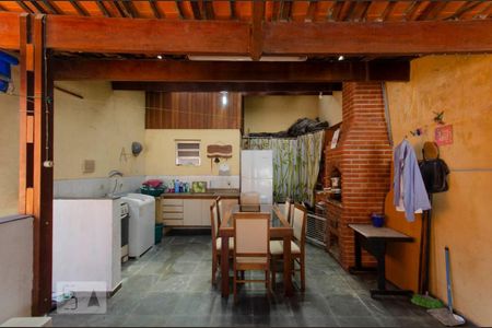 Casa à venda com 235m², 5 quartos e 2 vagas Casa à venda com 235m², 5 quartos e 2 vagasTerraço e Churrasqueira