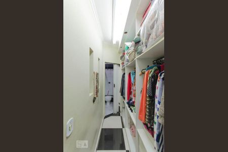 Casa à venda com 235m², 5 quartos e 2 vagas Casa à venda com 235m², 5 quartos e 2 vagasCloset Suíte