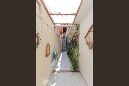 Casa à venda com 235m², 5 quartos e 2 vagas Casa à venda com 235m², 5 quartos e 2 vagasCorredor Lateral