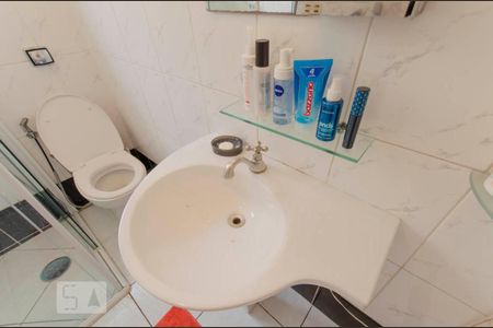 Casa à venda com 235m², 5 quartos e 2 vagas Casa à venda com 235m², 5 quartos e 2 vagasBanheiro