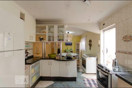 Casa à venda com 235m², 5 quartos e 2 vagas Casa à venda com 235m², 5 quartos e 2 vagasCozinha