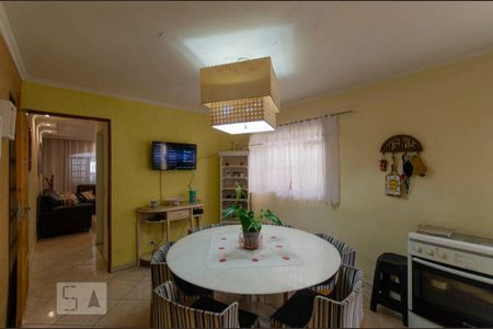 Casa à venda com 235m², 5 quartos e 2 vagas Casa à venda com 235m², 5 quartos e 2 vagasSala de Jantar e Cozinha