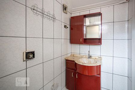 Banheiro de kitnet/studio para alugar com 1 quarto, 27m² em Veloso, Osasco