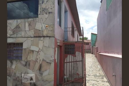 Casa à venda com 197m², 3 quartos e 5 vagasfundos