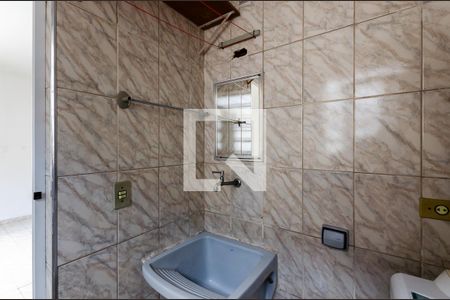 Banheiro de kitnet/studio para alugar com 1 quarto, 29m² em José Menino, Santos