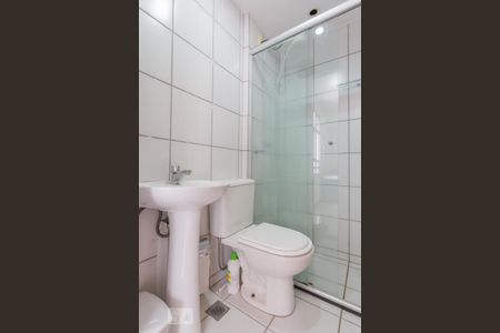 Banheiro de kitnet/studio para alugar com 1 quarto, 28m² em Asa Sul, Brasília