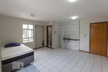 Sala de kitnet/studio para alugar com 1 quarto, 28m² em Asa Sul, Brasília
