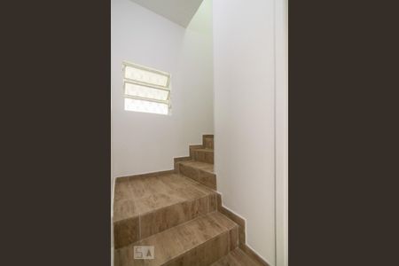 Casa de condomínio para alugar com 118m², 3 quartos e 2 vagas Casa de condomínio para alugar com 118m², 3 quartos e 2 vagasEscada